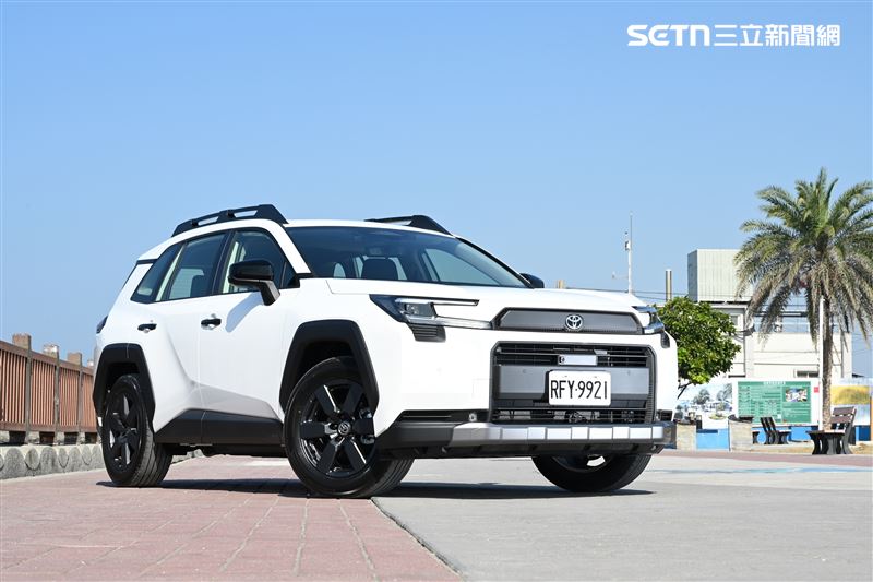 TOYOTA RAV4 ADVENTURE休旅車。（圖／記者鍾釗榛攝影）