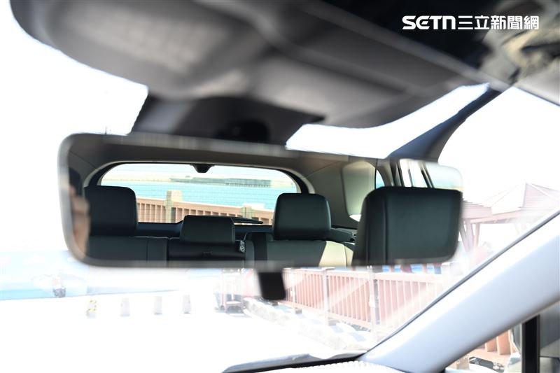 電子試中央照後鏡。（圖／記者鍾釗榛攝影）