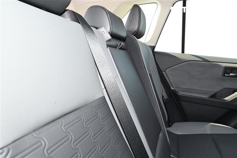 後座椅背可調整提升乘坐舒適。（圖／記者鍾釗榛攝影）