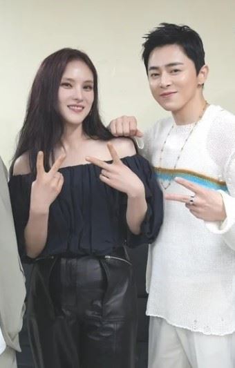 GUMMY（左）透露大女兒與曹政奭（右）相似度極高。（圖／翻攝自NAVER）