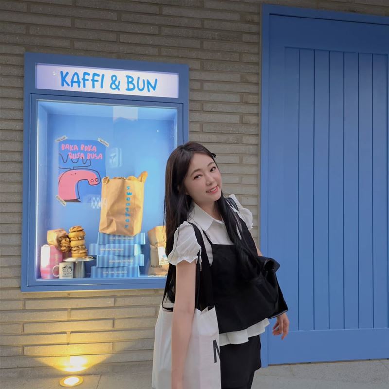 丫頭事業有成,堪稱副業女王。(圖/翻攝自丫頭IG)