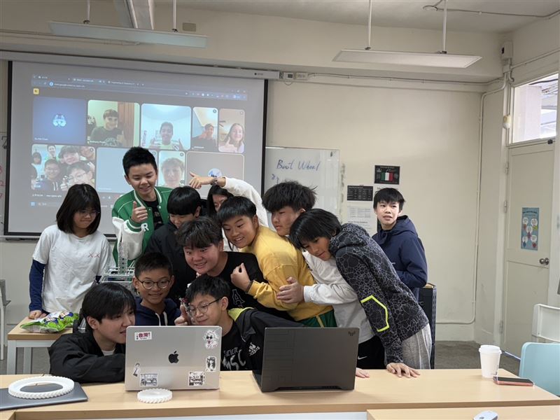 VIS國際實驗教育國中部機器人社團同學們透過線上國際交流，開拓全球視野。（圖／台北市VIS國際實驗高中提供）