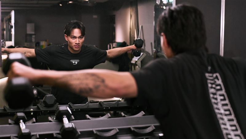 經典賽台灣隊投手徐若熙代言lululemon。（圖／好樂整合行銷提供）