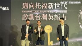 ETS全球資深副總裁暨托福與GRE考試總經理Paul Gollash（中）、全球托福考試總經理Omar Chihane（左）、ETS大中華區總裁徐哲出席「邁向托福新世代，啟動台灣英語力」合作夥伴大會。（圖／記者柯美儀攝影）