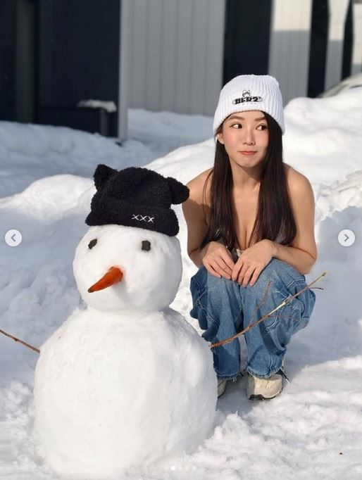 郭書瑤透露身上的低胸背心是好姐妹丫頭買的。((圖/翻攝自IG @yaokuo)