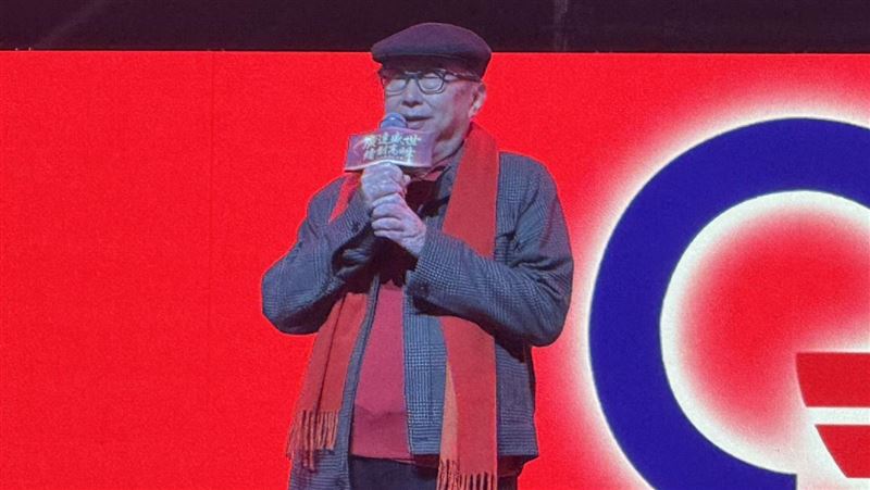 廣達2026忘年會席開1,300桌，林百里宣布2025營收大增50%創紀錄，看好AI未來兩、三年進入「應用爆發期」。總獎金豪發7,000萬回饋員工，執行副總楊麒令預告2026將維持三位數高成長，資本支出預計翻倍，重心鎖定美、泰、墨擴產，訂單能見度直達2027年。（圖／記者師瑞德攝影）