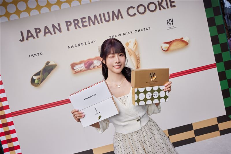 阿部瑪利亞介紹東京話題伴手禮NEWYORK PERFECT CHEESE。（圖／品牌業者提供）