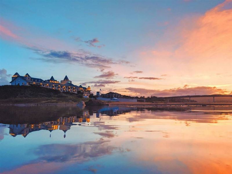 福隆海邊、夕陽美景。(圖／福容提供）