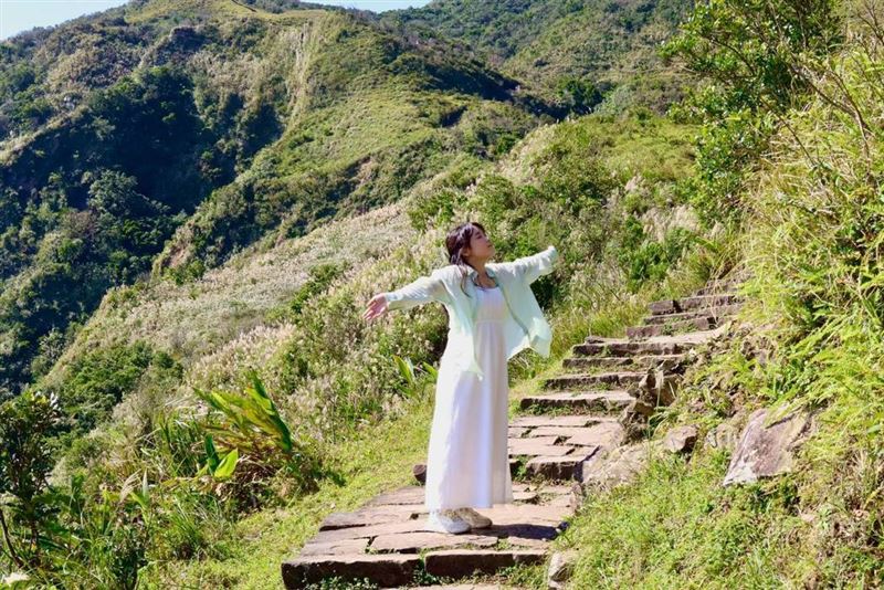 登高草嶺輕鬆健行。(圖／福容提供）