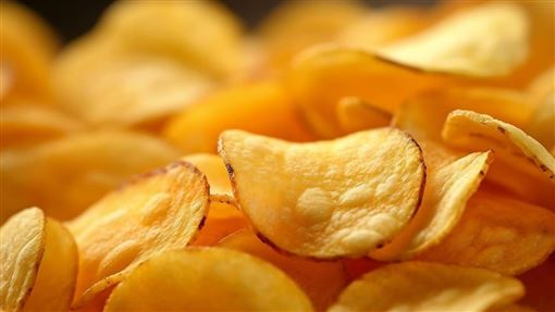 開箱台灣怪味零食！他大讚「這口味」滿分