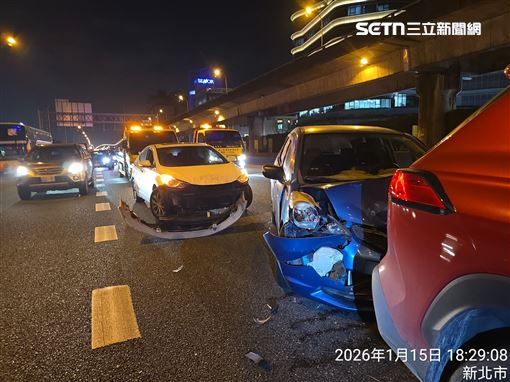 國1汐止5車連環撞！23歲男鬼切害阿嬤翻車