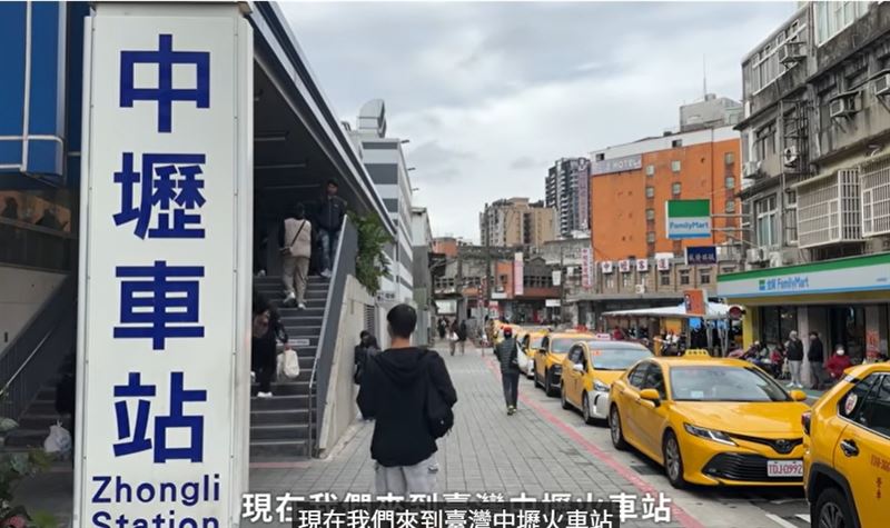 走跳保羅與Tiff」日前拍片介紹桃園中壢火車站的美食地圖。（圖／翻攝自Youtube）