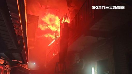 烏日大火狂燒12戶民宅！單親媽困火場慘死