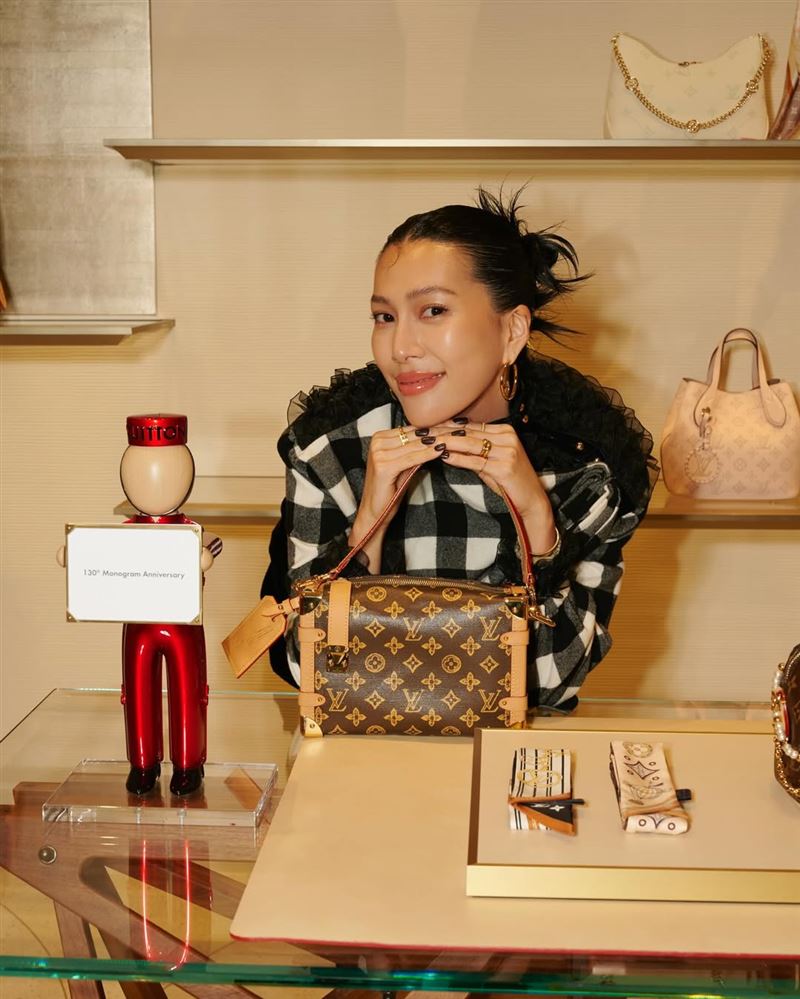 莫莉燦笑露面。（圖／翻攝自莫莉IG）