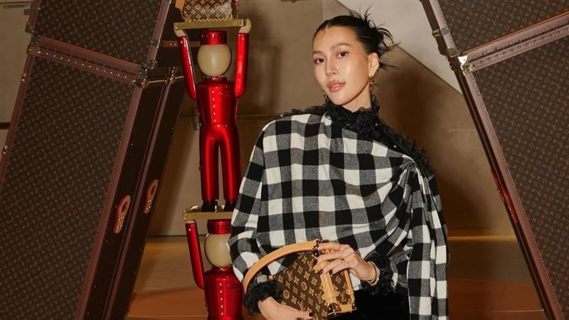 莫莉爆逼助理輕生首公開露面　燦笑模樣曝