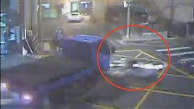 台中,大里區,霧峰分局,小貨車,鬼切（圖／翻攝畫面）