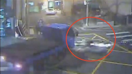 死亡瞬間曝！貨車「恐怖鬼切」擊落25歲男