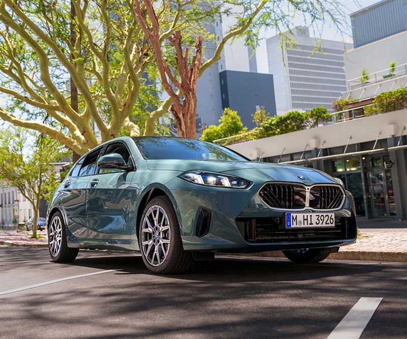 全新世代BMW 1系列以承襲Neue Klasse設計語彙的雙腎型水箱護罩為視覺亮點。（圖／BMW提供）