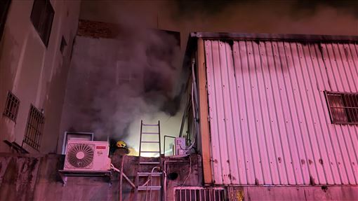 新／暗夜惡火！「鐵棺」火警悶燒　2OHCA