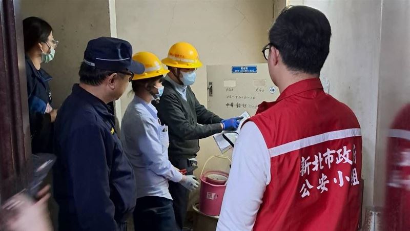 土城警聯手市府斷水斷電，斬除治安污染源。（圖／土城分局提供）