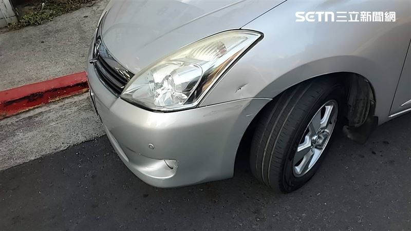 北投分局蘇姓警員騎車攔阻闖紅燈車輛遭撞。（圖／翻攝畫面）