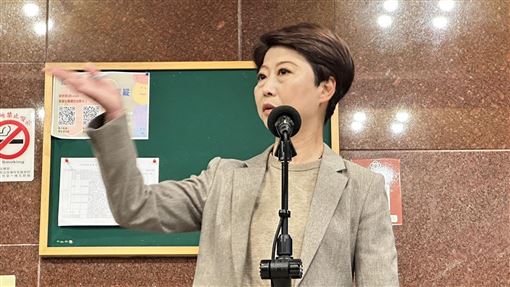 林俊憲稱「沒收拜會通知」！陳亭妃回應了