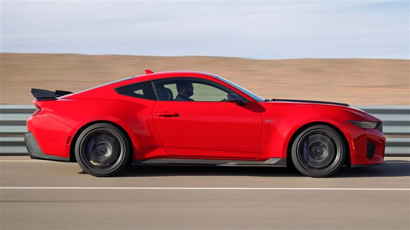 Dark Horse SC將升級碳纖維輪圈、米其林Cup 2 R半熱熔胎與源自GTD的碳陶瓷煞車系統。（圖／翻攝Ford網站）