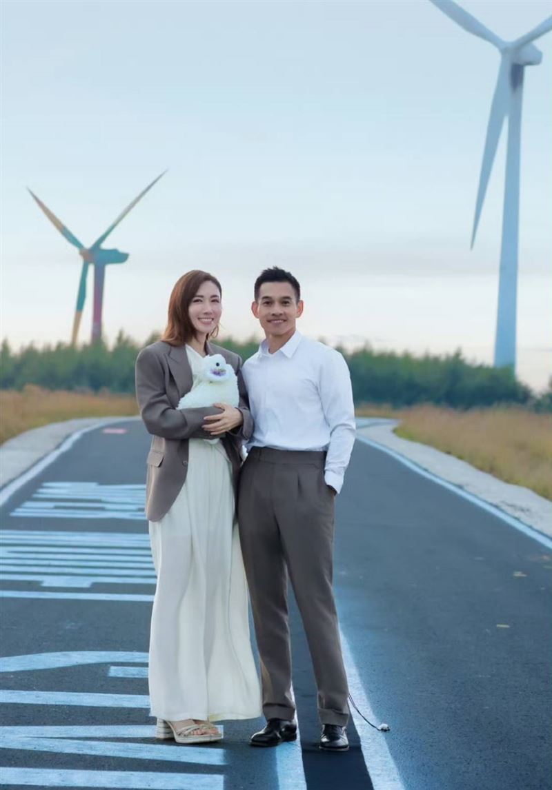 李施嬅（左）車崇健（右）一同都上綜藝節目。（圖／《再見愛人》官方微博）