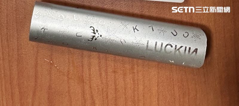 北市王男毒駕遭攔停拒下車，警方破窗搜出喪屍煙彈。（圖／翻攝畫面）