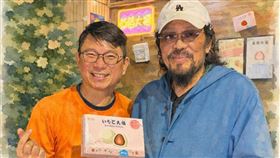 張菲吃草莓大福一試成主顧，就算要等待半小時也願意。（圖／網友Peter Young授權提供）