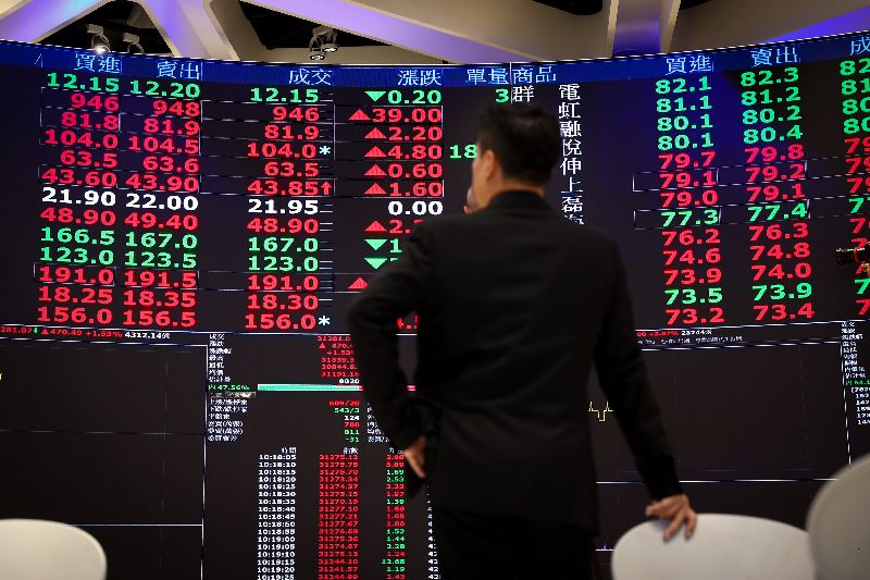 台美關稅降至15%不疊加，加上台積電15日法人說明會釋出多項正面訊息，推升台股16日開盤大漲逾520點，最高衝上31339.39點，寫下歷史新紀錄