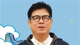 陳其邁邀請大家在春節前後到高雄散步愛河灣，與超人力霸王相遇。（圖／翻攝自陳其邁臉書）