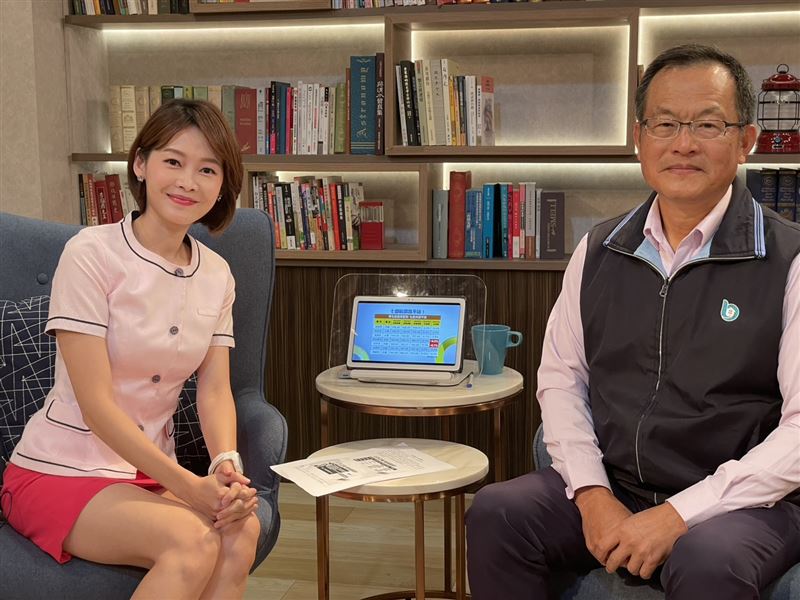 過去民間工程常將土方調度至「暫置場」，新制禁止中途暫存，必須直接運往合法棄置場，但多數接收場早已滿載，加上車輛不足，形成「挖了卻運不走」的僵局。台中更傳出已有189個工地因此停擺，小型建商與營造廠首當其衝。葉國華直言，政策立意正確，但執行過於倉促，應有半年以上緩衝期，讓業者逐步完成設備安裝，否則恐引發倒閉潮。（圖／好宅敲敲門）