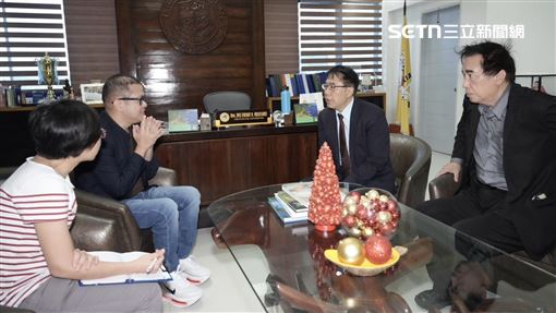 新／黃偉哲市長室前濺血！陳情男20cm刀傷