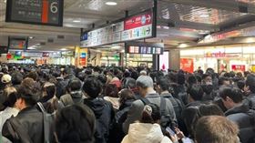 山手線、京濱東北線停電，全線停止運行，JR東日本道歉了。（圖／取自「災害火災画像速報ニュース2」X）