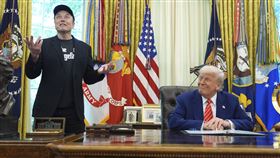 川普命馬斯克帶領政府效率部，原本關係很好的兩人，卻在2025年6月撕破臉。（圖／美聯社／達志影像）