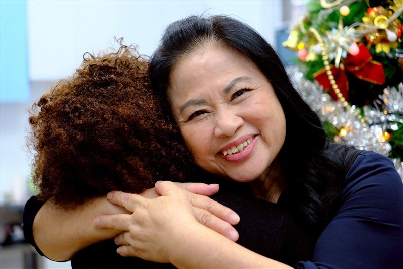 在台灣關愛基金會，孩子們總習慣稱創辦人楊婕妤為「咪咪」。（圖／關愛基金會提供）