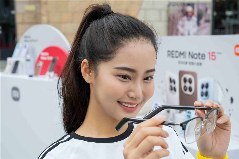 米家智慧音頻眼鏡，以27.6g整機超輕巧重量，搭配5mm纖細鏡腳