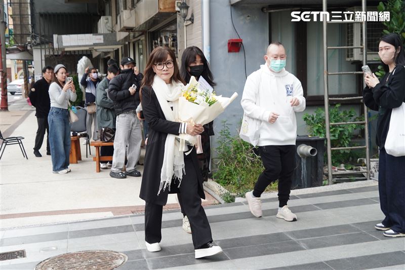 龍千玉來曹西平靈堂追悼。（圖／記者趙于瑩攝影）