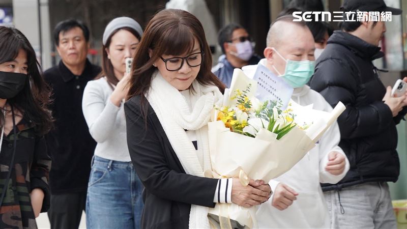 龍千玉來曹西平靈堂追悼。（圖／記者趙于瑩攝影）