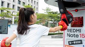 REDMI Note 15 Pro+ 5G與REDMI Note 15 Pro 5G螢幕採用 Corning® Gorilla® Glass Victus® 2強化玻璃，現場直接爆擊。