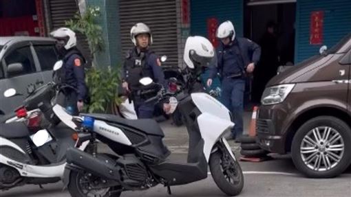 機車男見警秒丟車落跑！竟是北中桃通緝犯