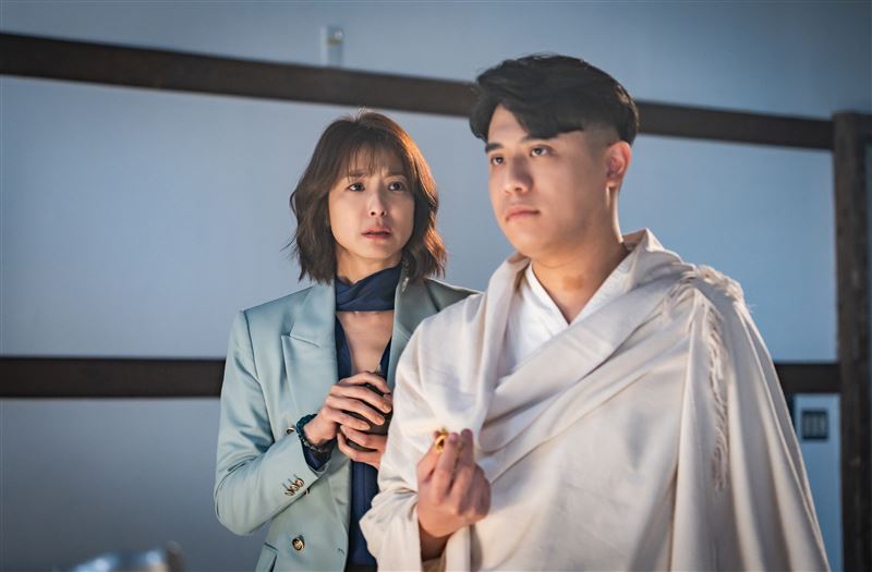 熊仁謙（中）在劇中最後一場惡鬼現身的重頭戲，扮演重要角色。（圖／風暴國際股份有限公司提供）