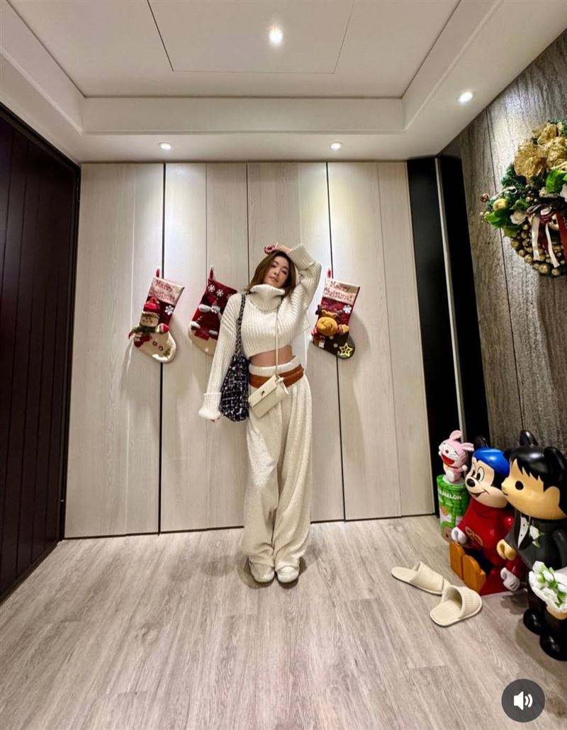 許維恩外出中空穿搭。（圖／翻攝自IG）