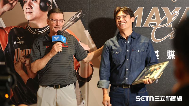 統一獅內野手陳鏞基宣布今年球季後引退，當年簽下他的水手球探驚喜現身。（圖／記者劉彥池攝影）