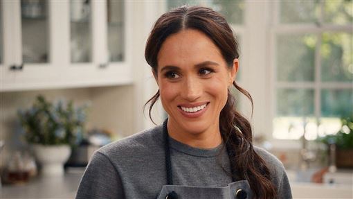 梅根相隔4年要回英國？賣580元書籤有玄機