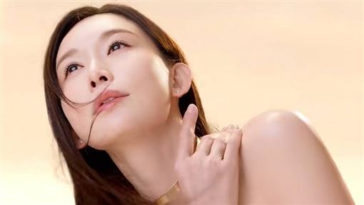 林志玲近況曝光　遭嫌不像本尊：眼睛變小