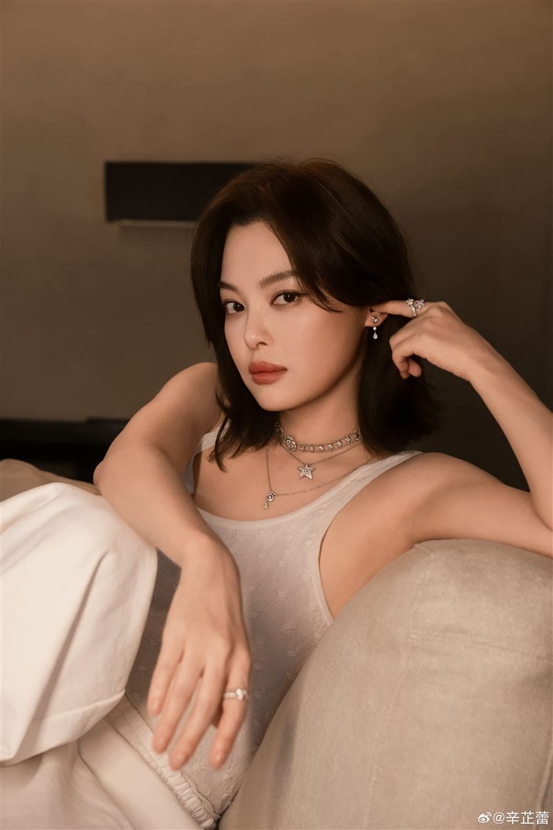 辛芷蕾在解約後第一件事就是剪去長髮。（圖／翻攝自微博）