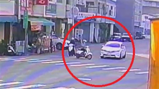 77歲嬤「鬼迴轉」遭擊落秒落跑！反罰更重