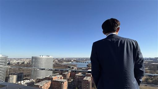 鄭麗君談判合照曝！黃智賢酸黃國昌拍天空